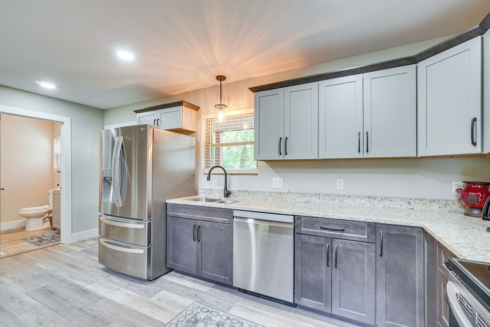 Private Hot Tub: Serene Family Home in Sevierville