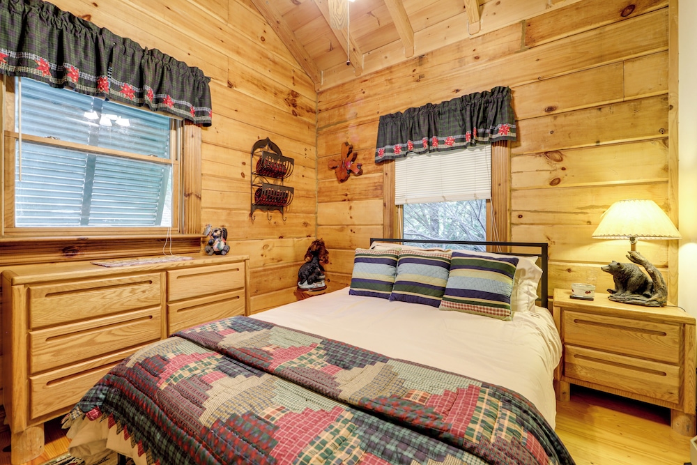 Panoramic Mountain Views & Decks: Franklin Cabin!