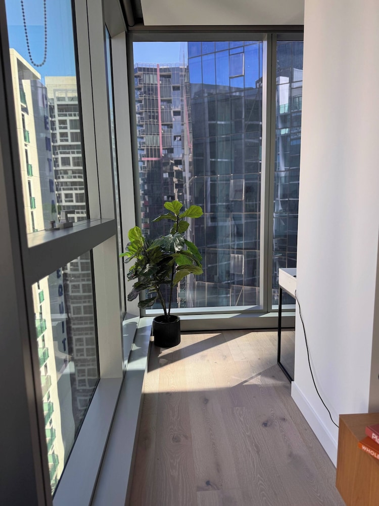 Luxury 2-bedroom Apartment in the Heart of Melbourne