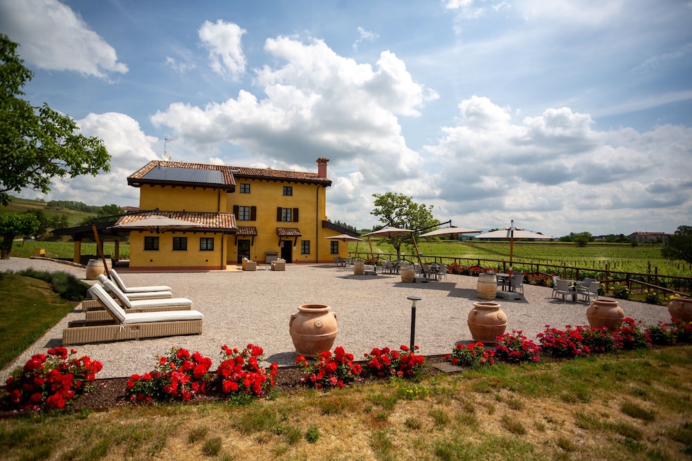 Al pompiere wine and rooms