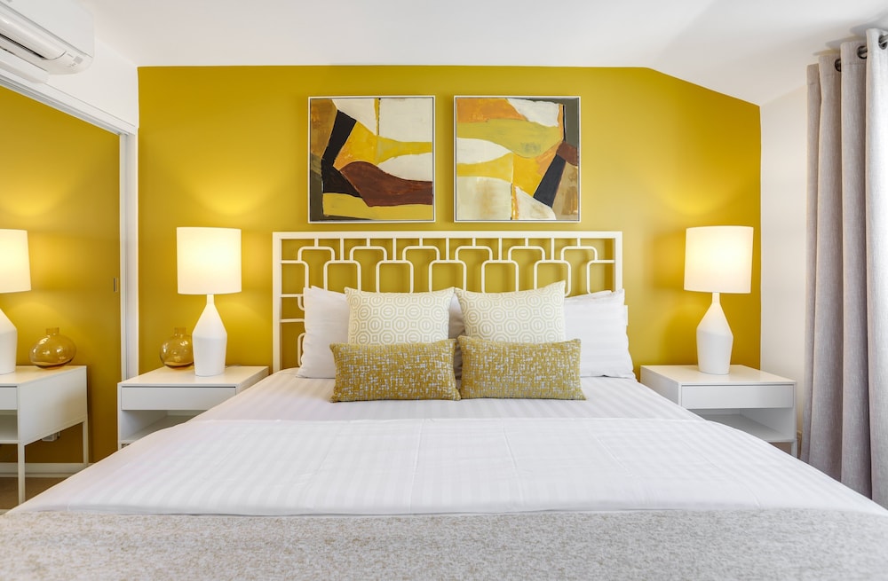 Keith Haring Inspired 2BD Deauville