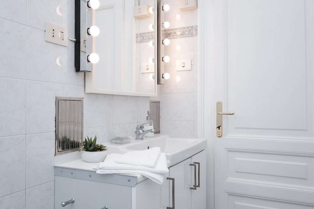 Domus Linda in Roma With 1 Bedrooms and 1 Bathrooms