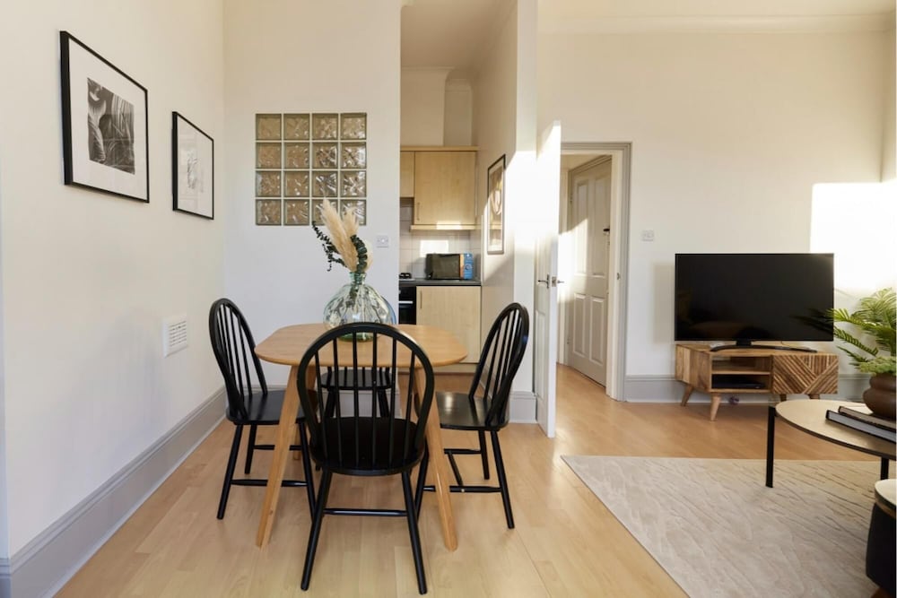 The Camden Hideaway - Stunning 1bdr Flat With Balcony