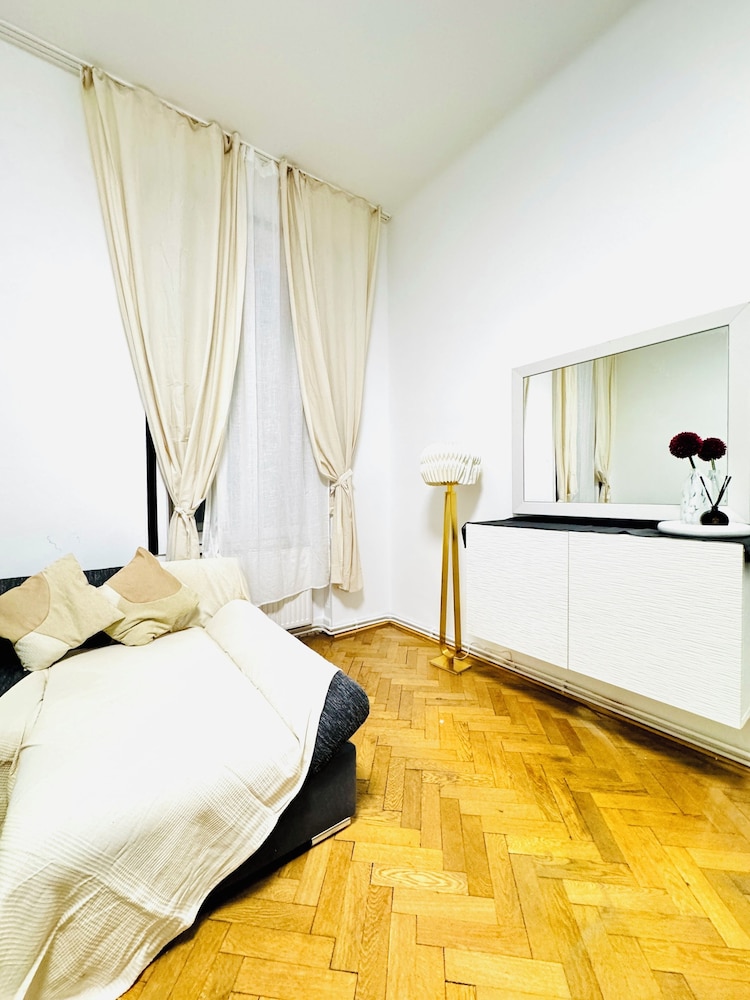 Affordable Apt Near Stadthalle