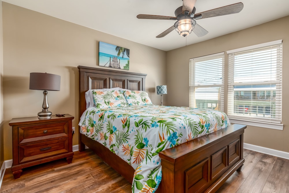 Chele's Bayside Cottage - 2304 Island Shores Dr 4 Bedroom Home by RedAwning view 5
