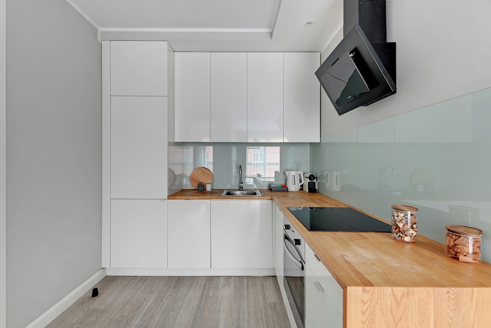 Aura - Riverside & Parking by Downtown Apartments
