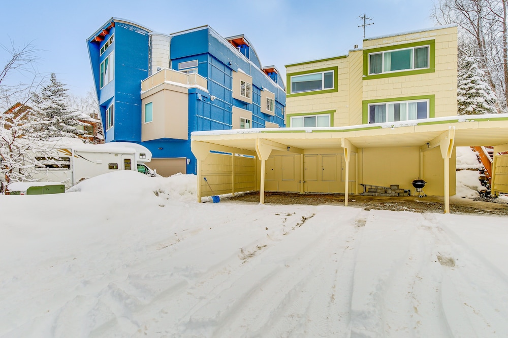 Near Hiking: Cozy Anchorage Retreat w/ Fireplace! view 5