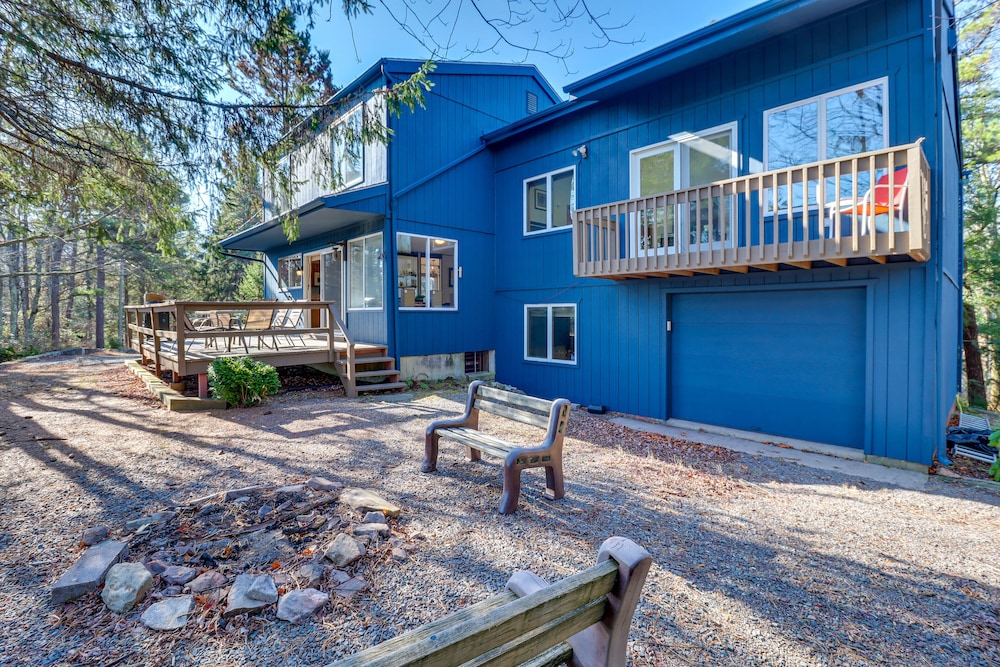 Near Skiing: Lakefront Gem w/ Kayaks in Long Pond view 2