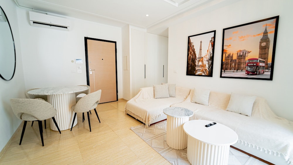 New Central and Luxury In Jardin de Carthage