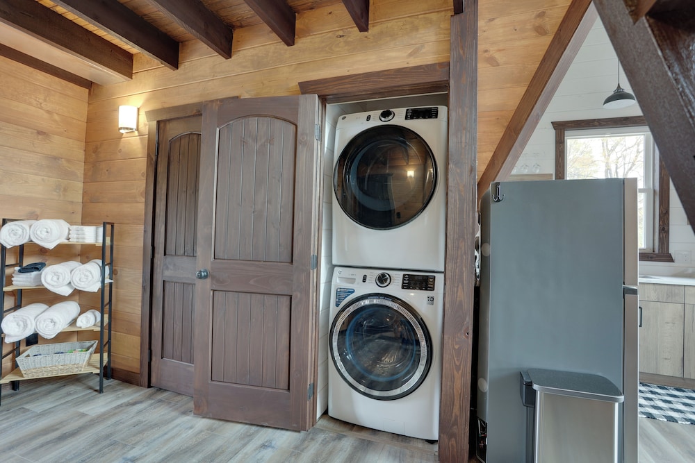 Hot Tub, Fire Pit, Bbq, On-site Pond: Kenton Cabin