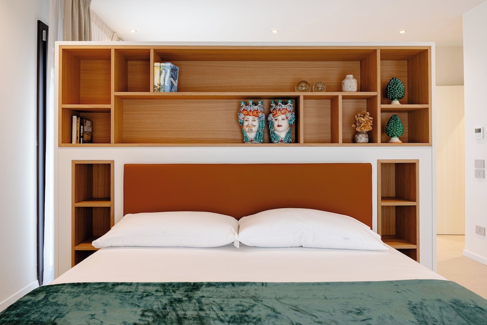 Hera rooms and suites