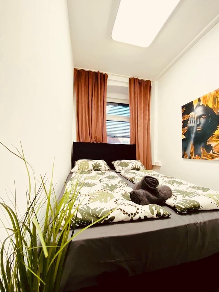 7BR Apt for 15P Near Schönbrunn