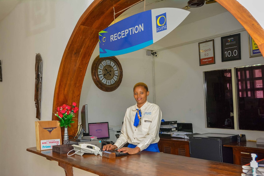 Best Western Jangwani Sea Breeze Hotel