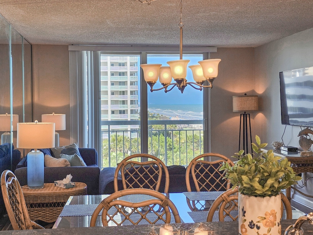 507 South Hampton 2 Bedroom Condo