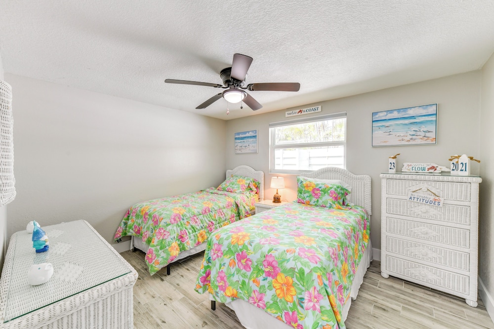 Fish, Swim & Unwind: Anna Maria Apt Steps to Beach