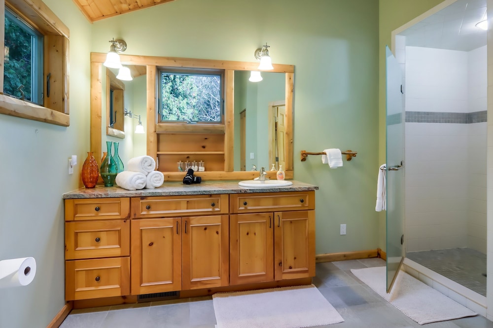 Boardman Monarch River HOT TUB Fireplace