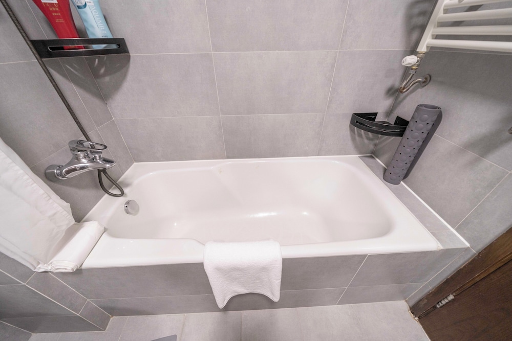 Tyms Modern 1BR 1BA Suite Xujiahui Shops