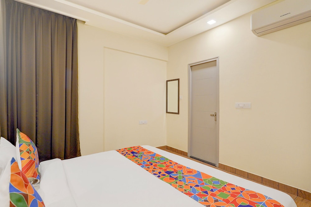 Fabhotel East Land