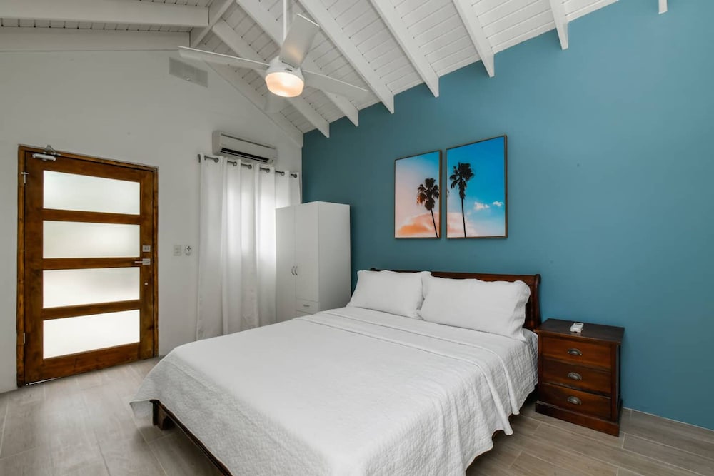 Blue Makini Villa in Noord