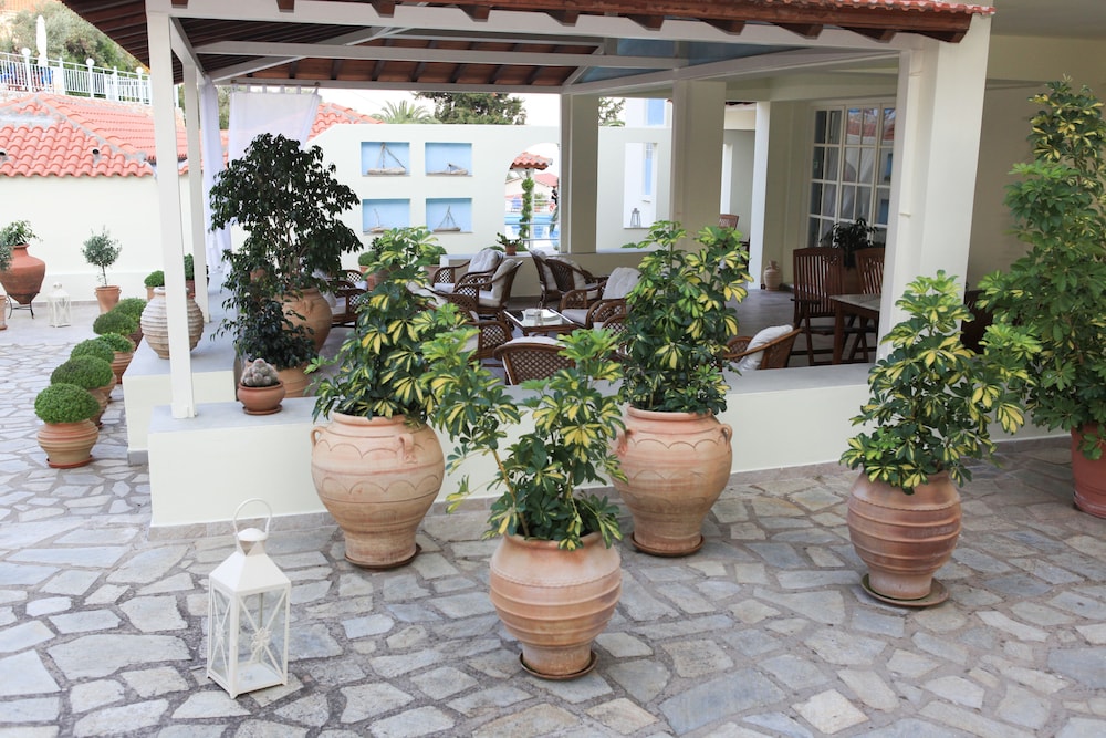 Stafylos Suites Boutique Hotel