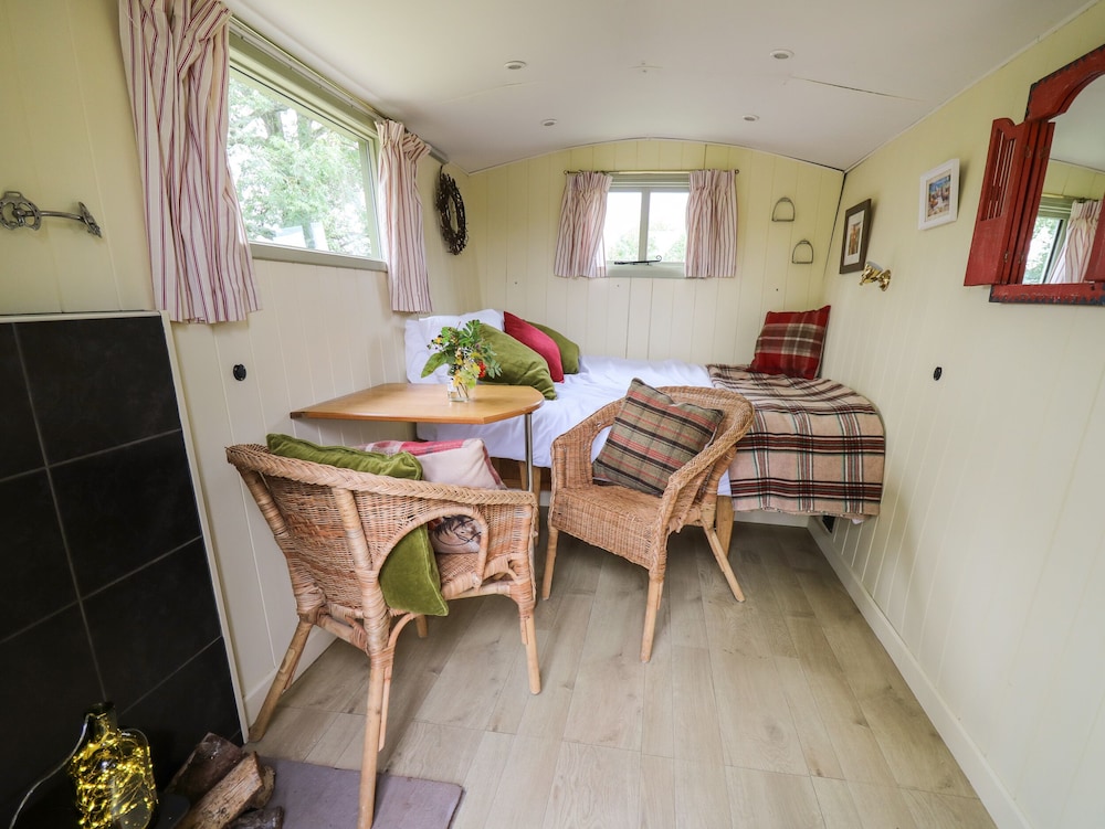 Tilly Gypsy-style Caravan Hut