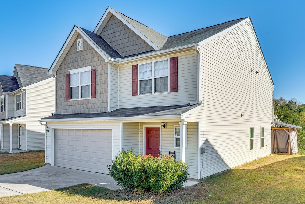 6 Mi to Atlanta Airport! Home w/ Furnished Patio