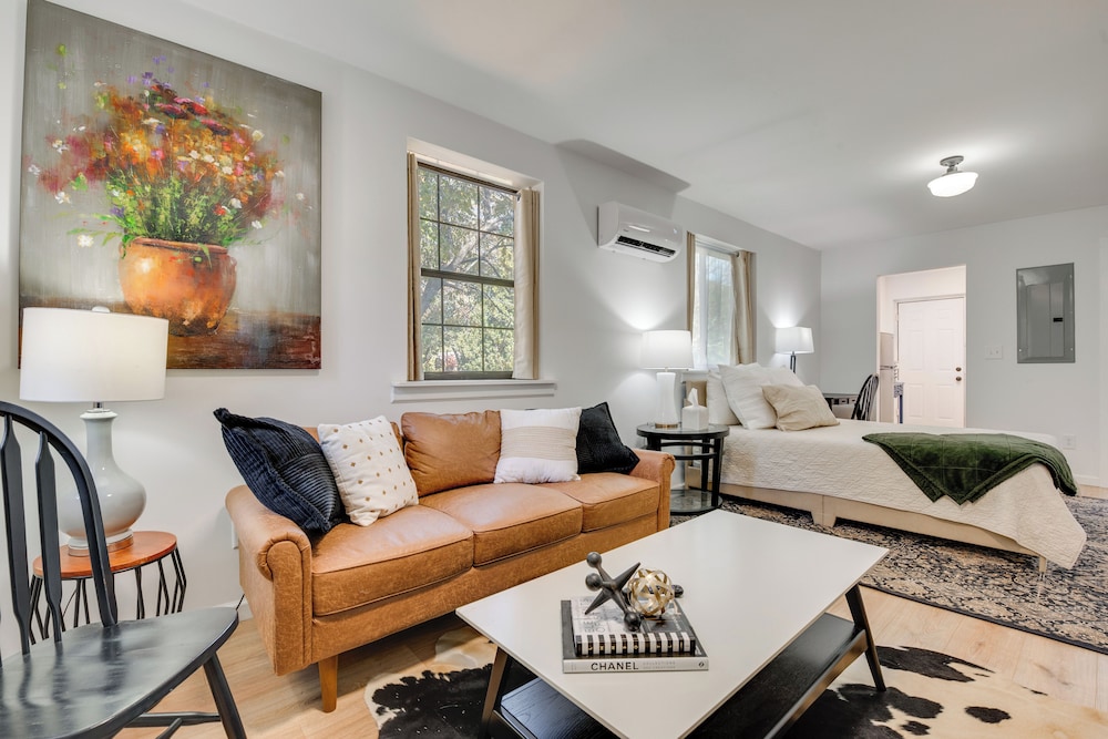 2 Mi to East Atlanta Village: Cozy Studio w/ Porch