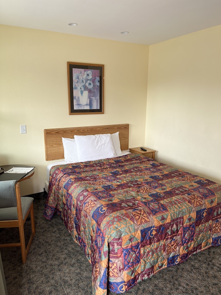 All Star Inn & Suites