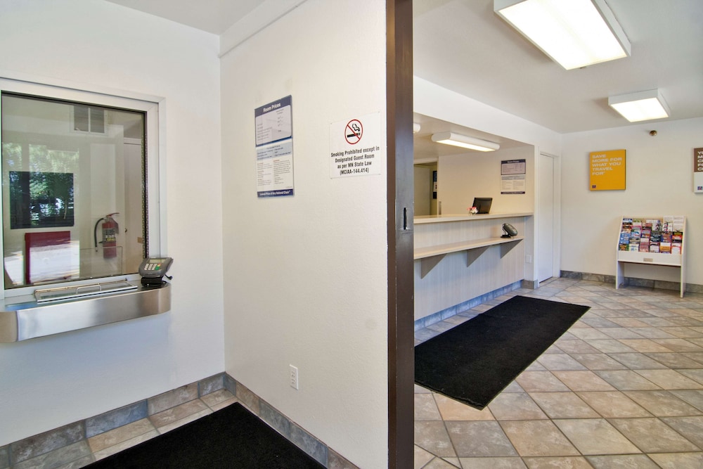 Motel 6 Roseville, MN - Minneapolis North