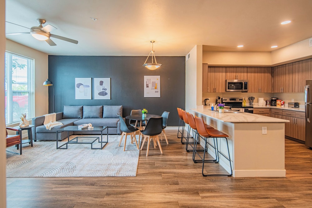 ROVE LIVING/KL - V on Broadway