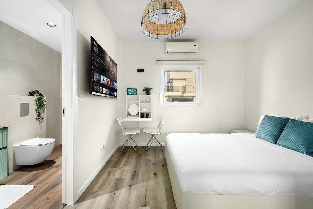 Netanya Beach Pool Studio by Sea N' Rent