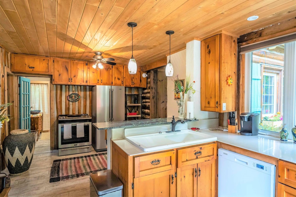 Nature Lovers Retreat log Home - L il Ranch