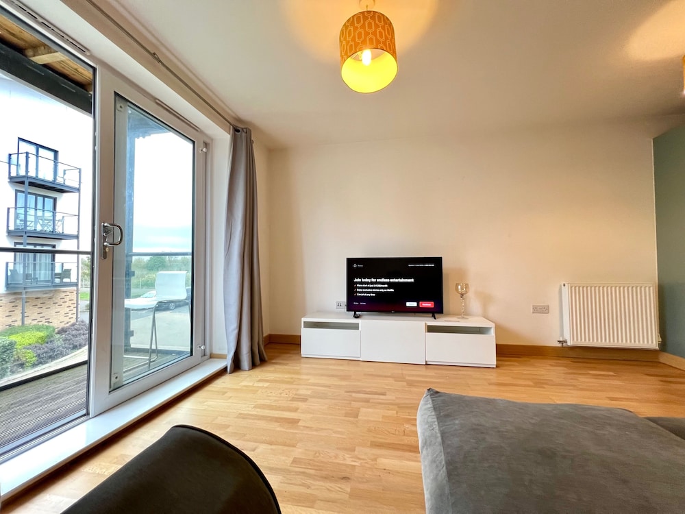Modern 2-bed Dartford - Free Parking & Fast Wifi view 2