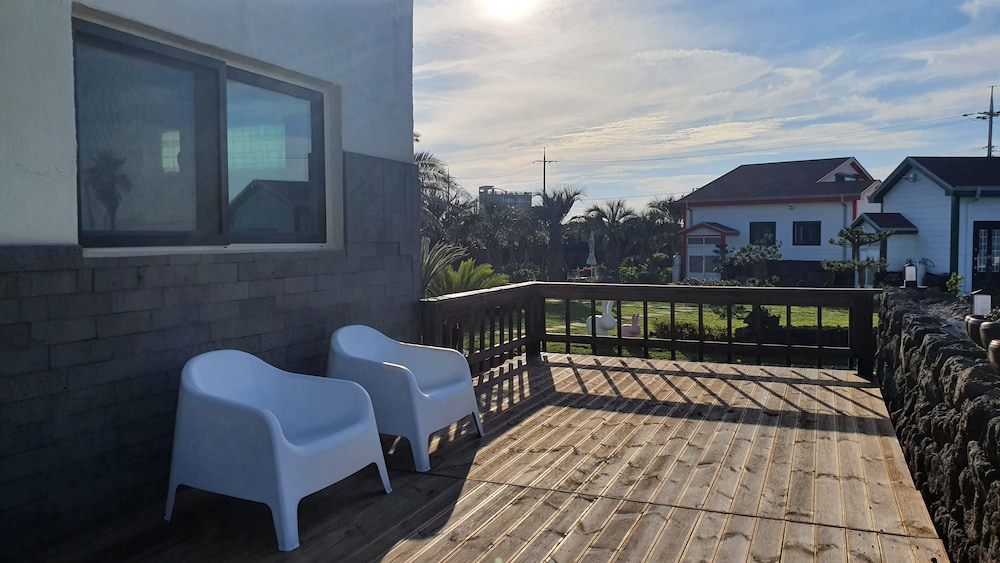 Jeju Cloudy Field House