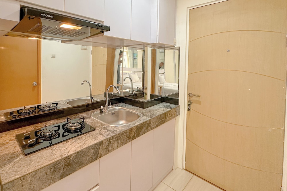 Comfortable Stay and Good Place Studio at Bale Hinggil Apartment