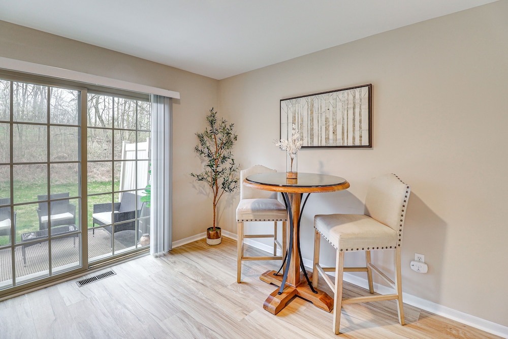 Family-friendly Townhome: 16 Mi to Pittsburgh! - Property Image 6