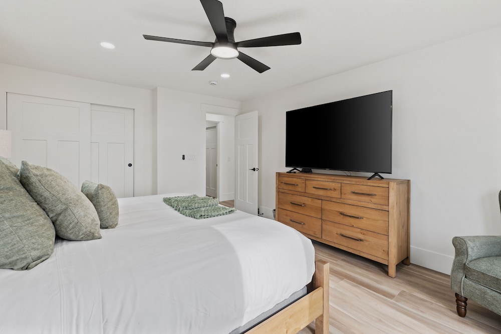 All-new Luxe Stay Views, Sauna & Hot Tub 7 Bedroom Villa