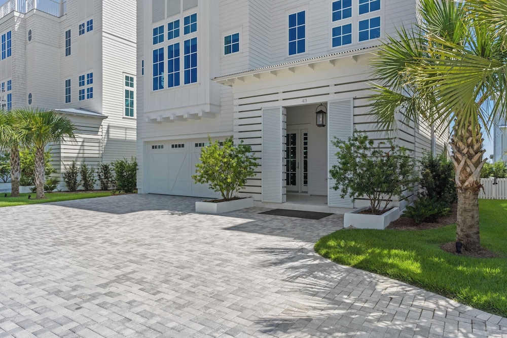 Sleeps 24 Beach Retreat w/ Pool, Rooftop Deck, Steps to Inlet Beach & Near Rosemary, Alys, Seacrest Dining & Shops The Palm 30A by Avantstay