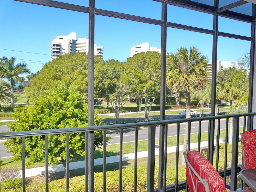 Stylish Condo Across From South Beach view 3