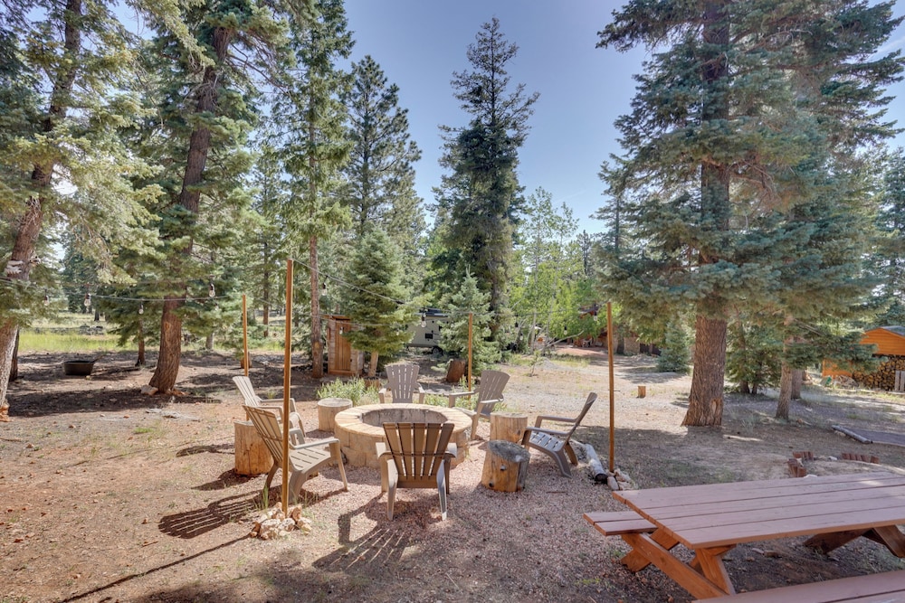 Spacious Duck Creek Village Cabin w/ Hot Tub! view 4