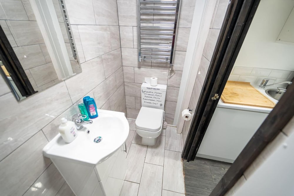 Ground Floor Studio Close to the City! view 2