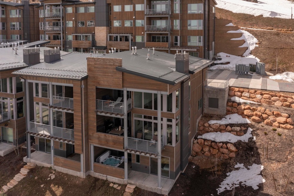 Silverado by Avantstay Snowboarder's & Skiers Paradise w/ Hot Tub, Views & Easy Slope Access! view 5