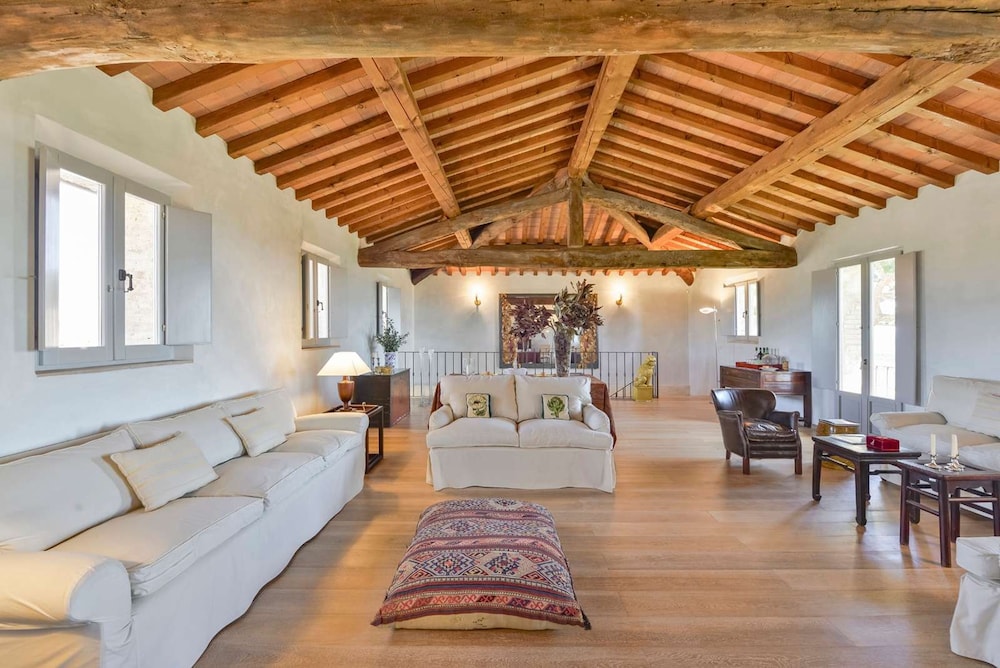 New Historic Tuscany Country House Retreat in a Vineyard Near Siena Villa Chiantissimo