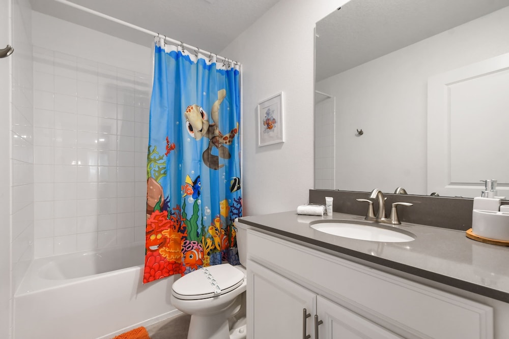Luxury 10-bedroom Villa in Champions Gate Resort