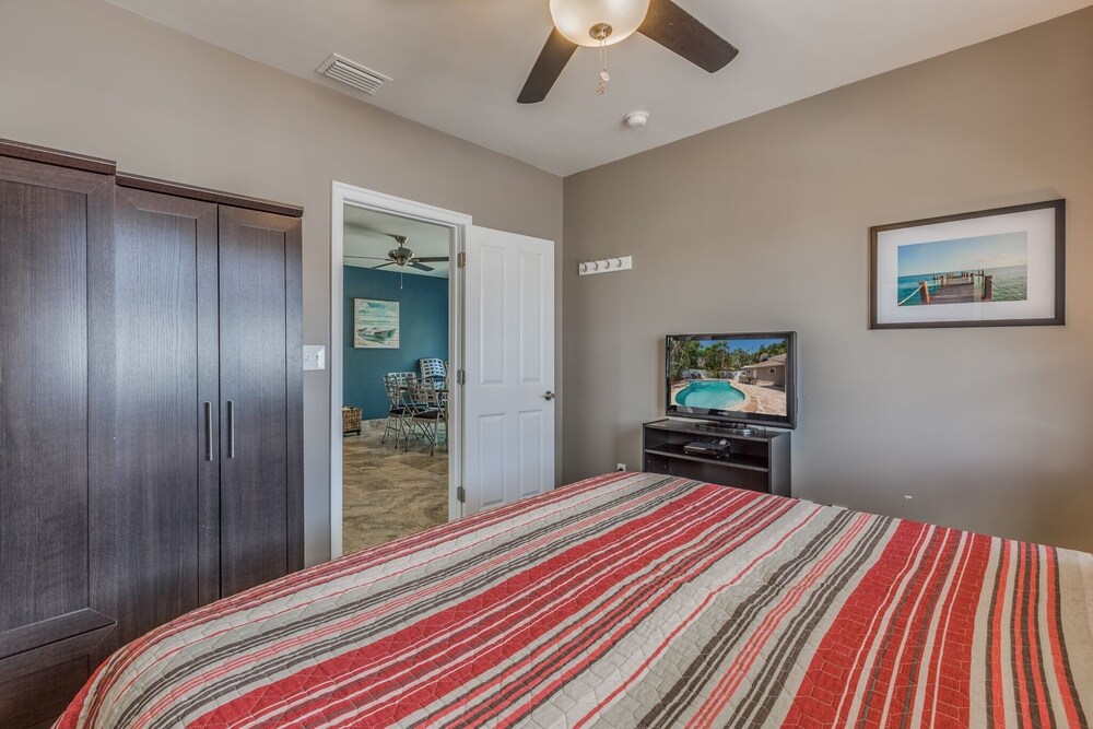 Summer Breeze 7 Bedroom Home by Redawning - Image 5