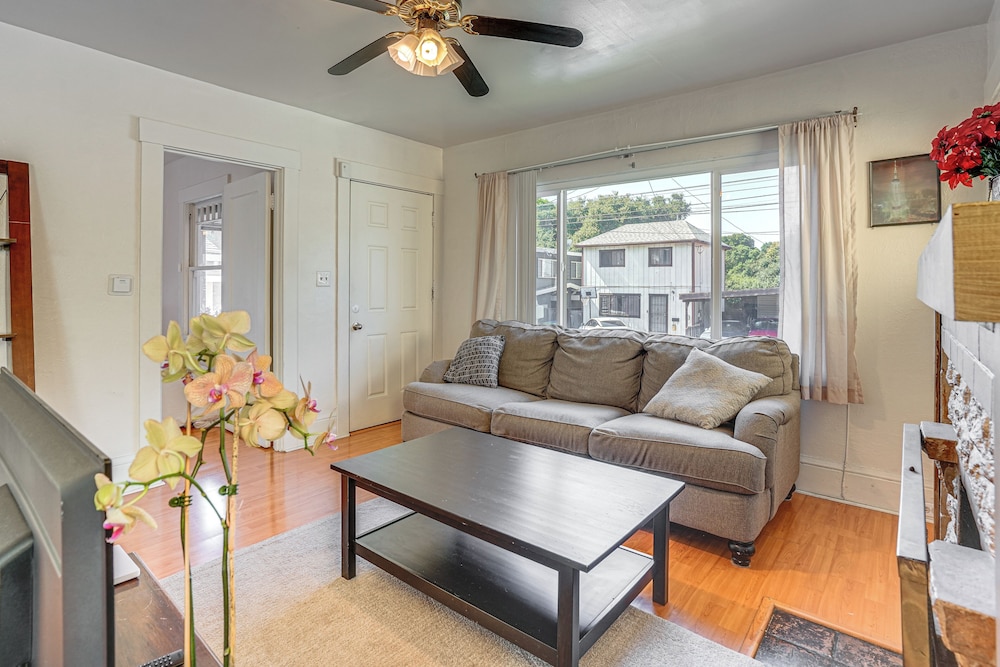 Walkable East Bay Home - 2 Mi to Bart Station