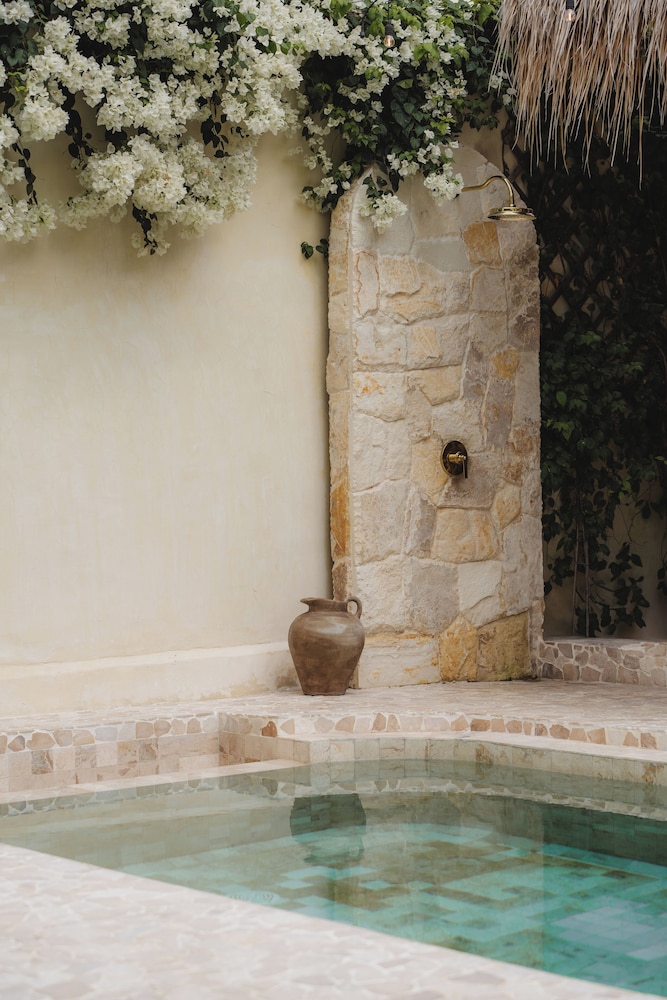 Serene 3BR Villa With Stylish Interiors, 2 Mins to