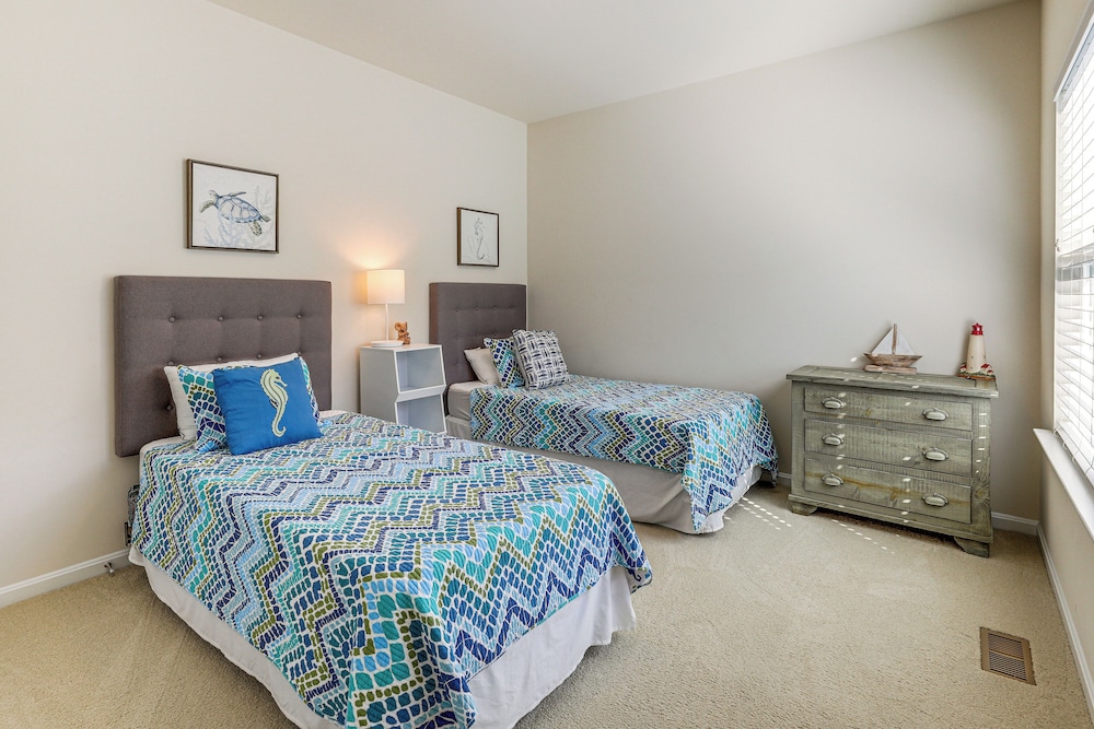 Spacious Townhome 2 Mi to Bethany Beach Boardwalk