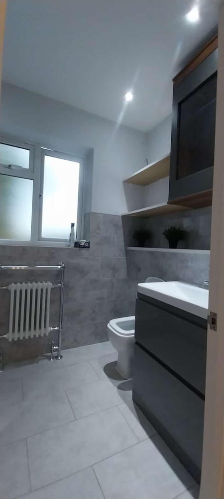 Bromley Manor - Spacious 11 Bedroom House
