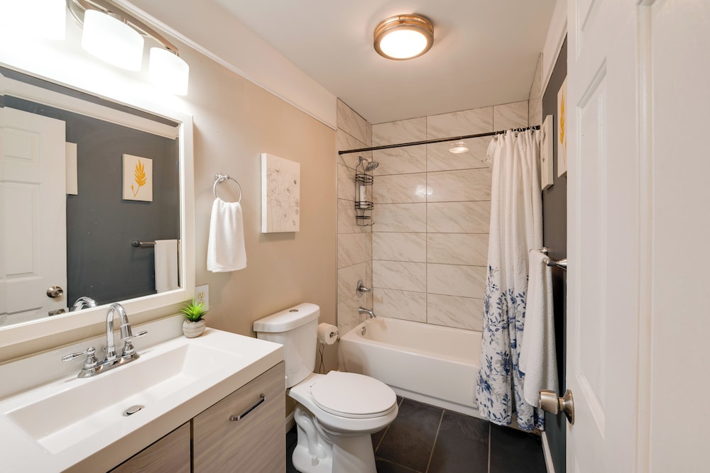 Walk to Dtwn Milton: Spacious Family Home w/ Yard